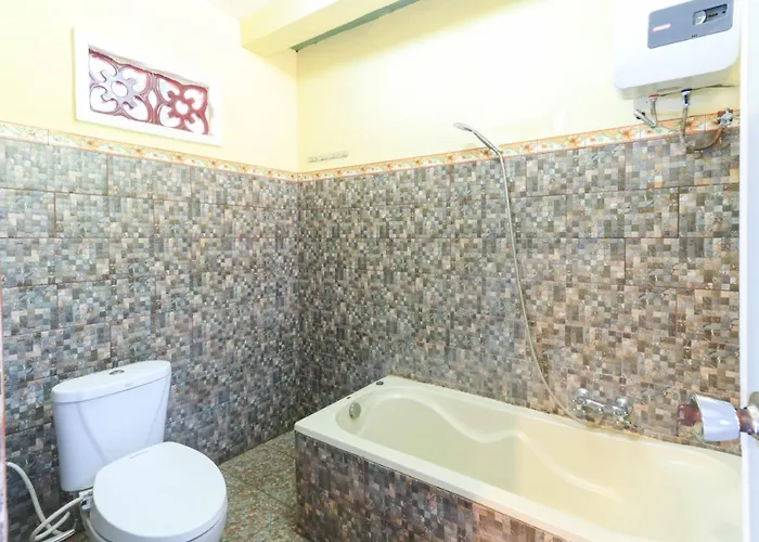 Guest house Tara Bar & Resto Air Sanih *