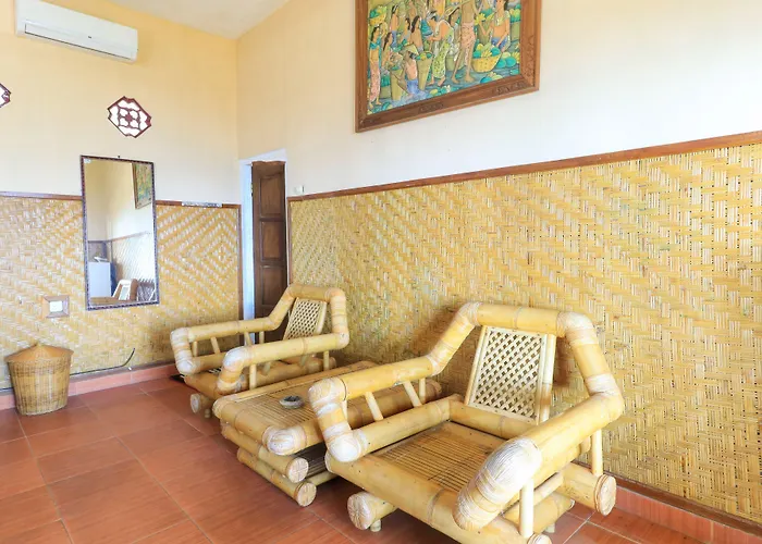 Tara Bar & Resto Air Sanih Guest house