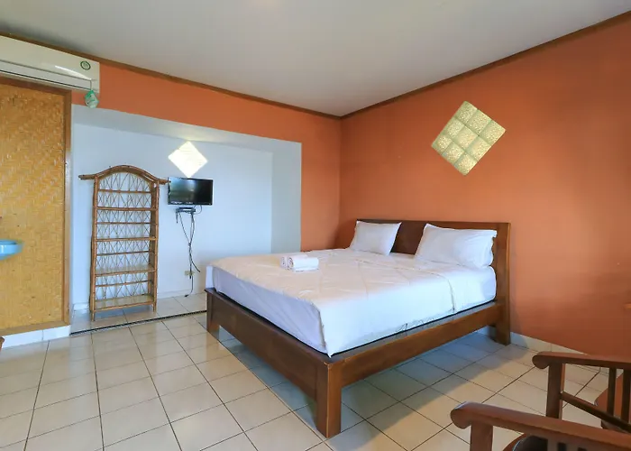 Tara Bar & Resto Air Sanih Guest house