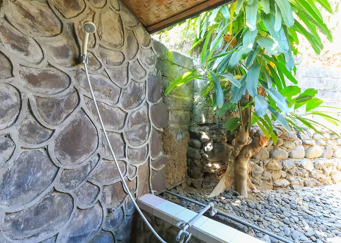 Tara Bar & Resto Air Sanih Kubutambahan (Bali)