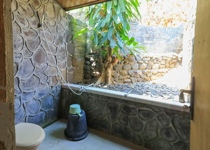 Tara Bar & Resto Air Sanih Kubutambahan (Bali)