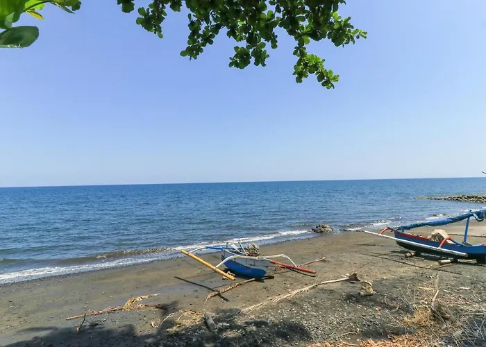 Tara Bar & Resto Air Sanih Guest house